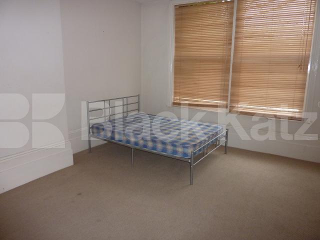 			UNDER OFFER!, 1 Bedroom, 1 bath, 1 reception Ground Floor Flat			 Hillmarton Road, CALEDONIAN ROAD 